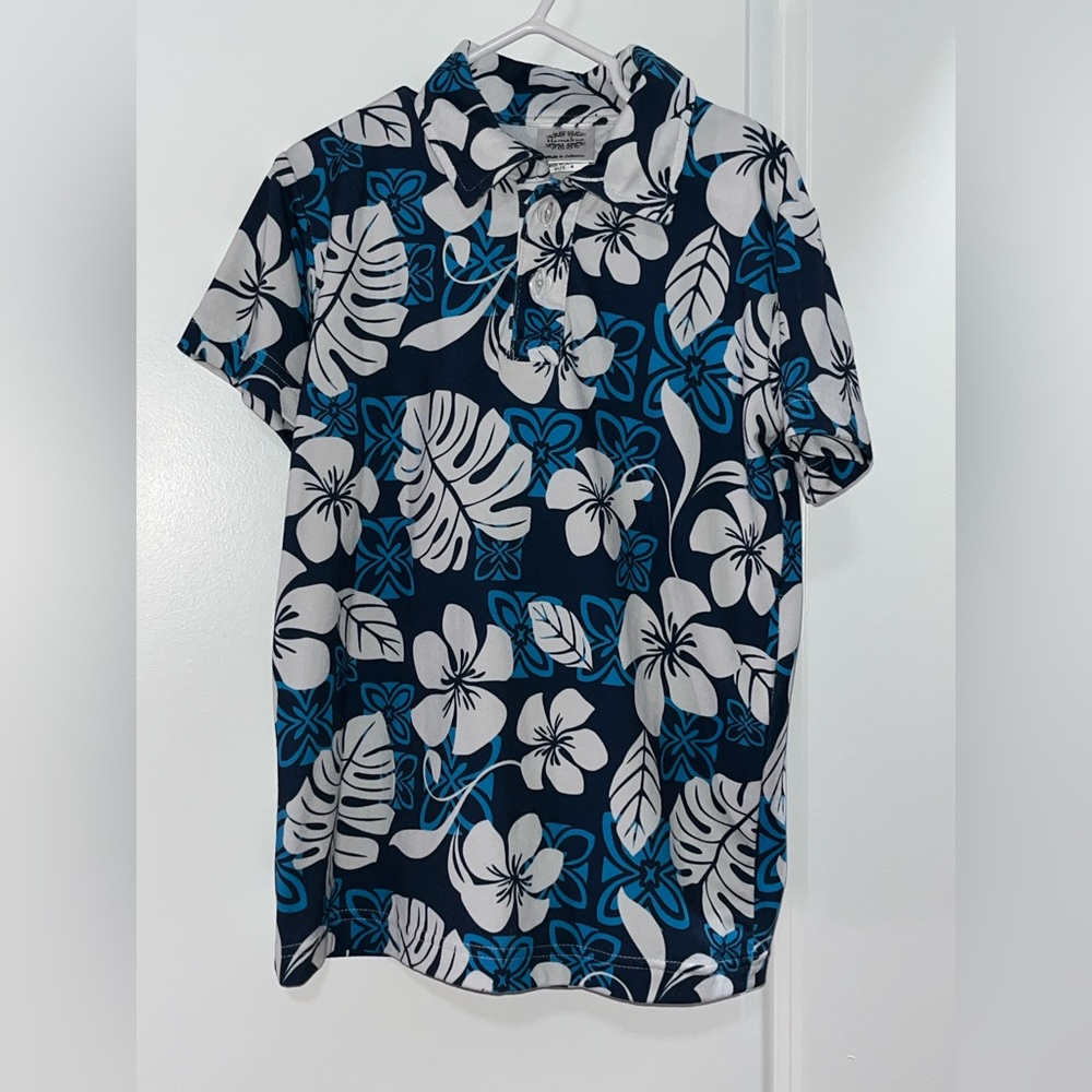 Hawaii shirt children’s size 4. Gently used. Smoke free home